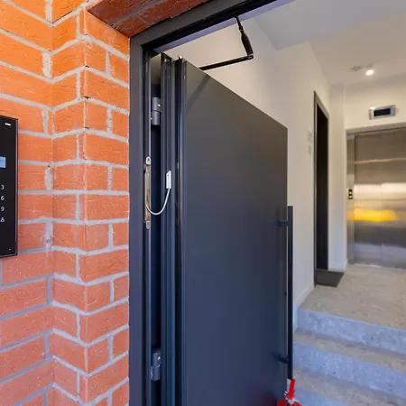 Juno New Boutique Building Apartment With Parking *