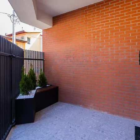 Juno New Boutique Building With Private Parking *