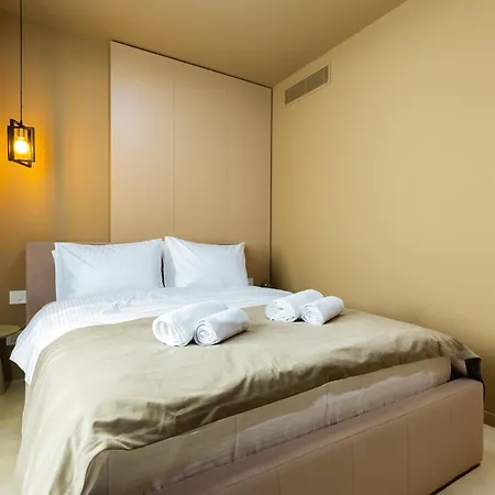 Juno New Boutique Building Apartment With Parking