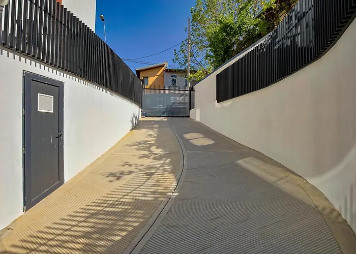 Apartment Juno New Boutique Building With Fee-based Parking *