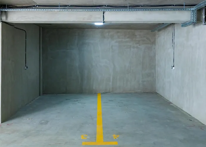 Juno New Boutique Building With Fee-based Parking