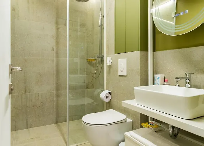 Juno New Boutique Building With Fee-based Parking