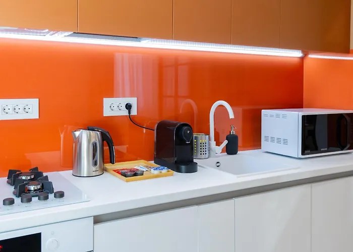 Juno New Boutique Building With Fee-based Parking