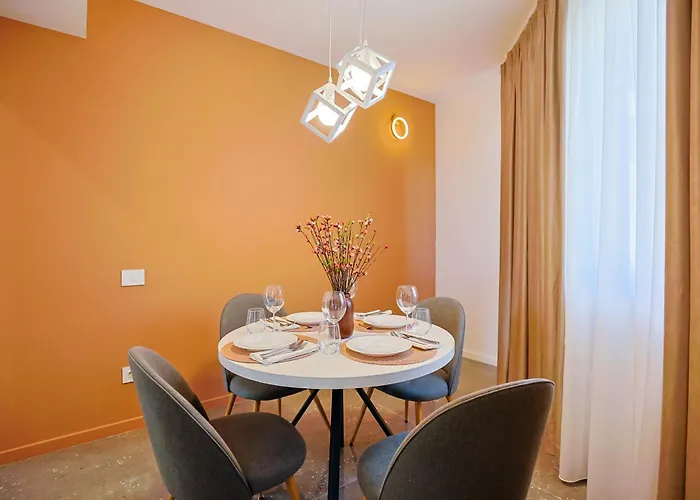 Juno New Boutique Building With Fee-based Parking Apartment