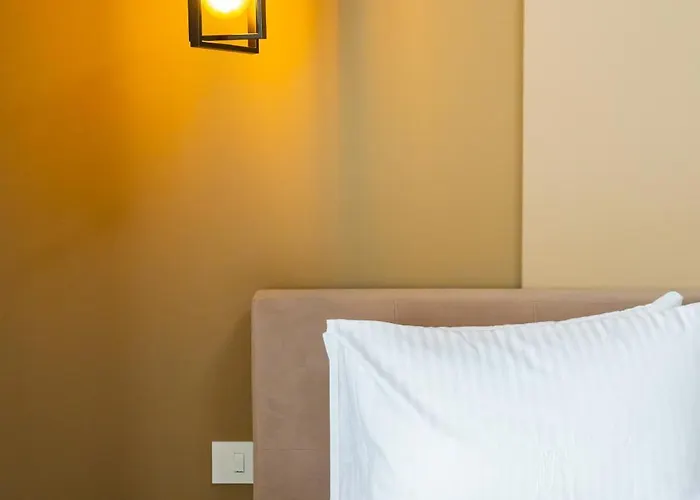 Juno New Boutique Building With Fee-based Parking